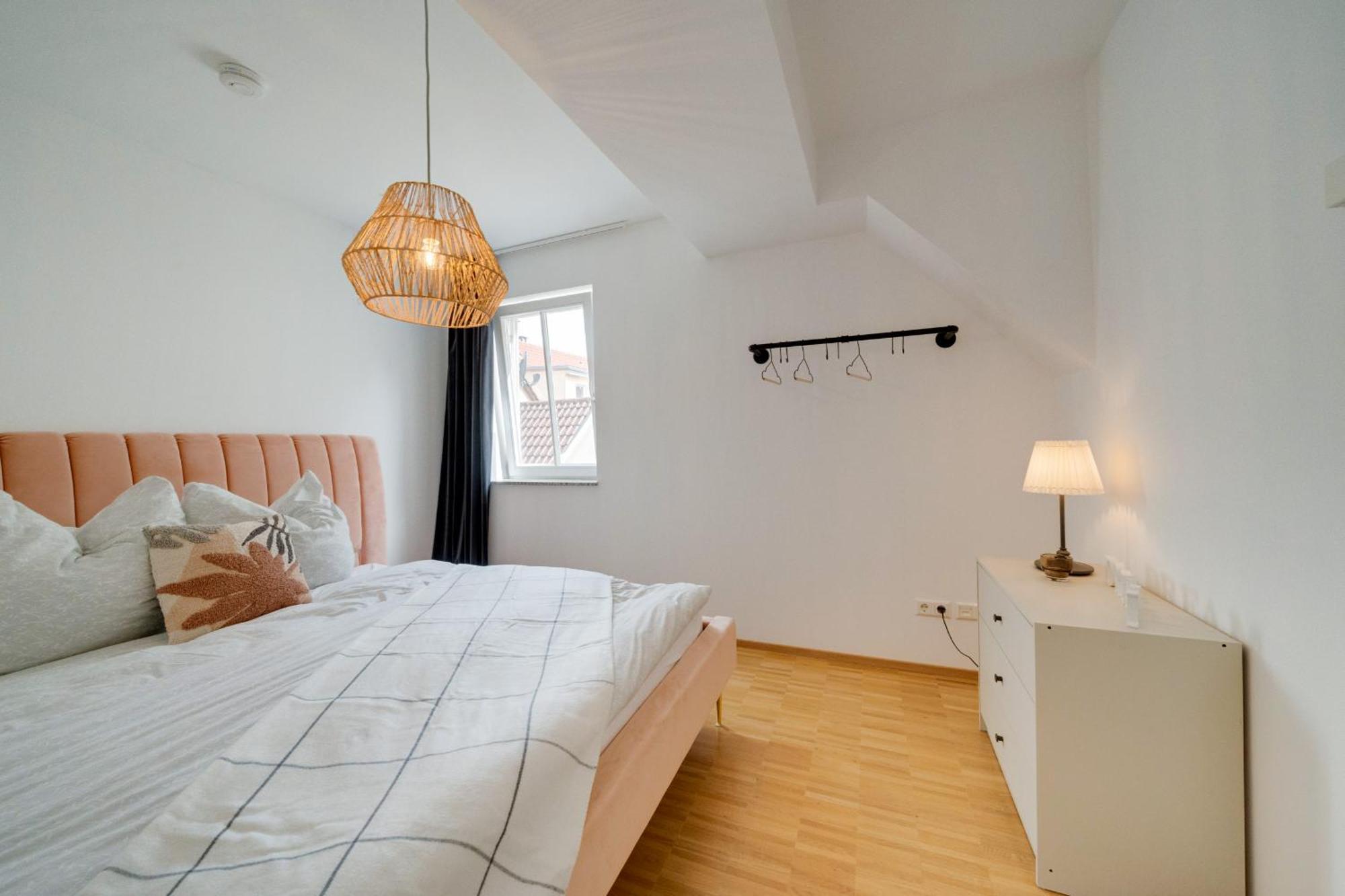 Altstadt Apartment 2 Zimmer Am Weibermarkt Ройтлинген Экстерьер фото